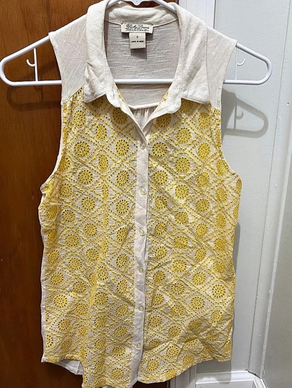 Lucky Brand Yellow Eyelet Sleeveless Button-Down Shirt White & Yellow Small